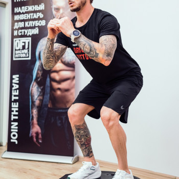 Гимнастический мяч 55 см фуксия с насосом